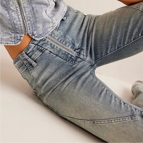 Free People We the free Mamba Mid-Rise Flare Jeans sz 28 Zip Fly - Picture 2 of 12